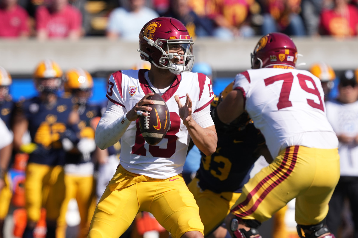 Caleb Williams holds the ball getting ready to throw